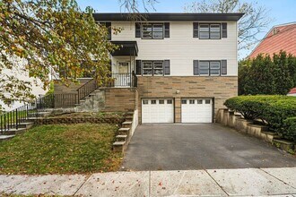 Building Photo - 235 Lakewood Dr