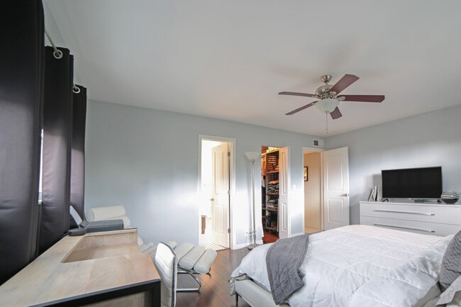 Building Photo - 1212 SE 2nd Ct