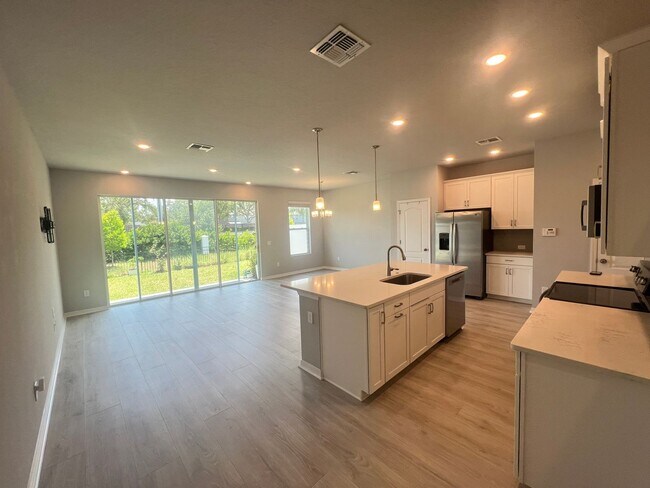 Foto del edificio - Luxurious Carrabelle Townhome with Premium...