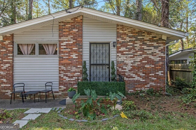 Building Photo - 127 Ruzelle Dr SE