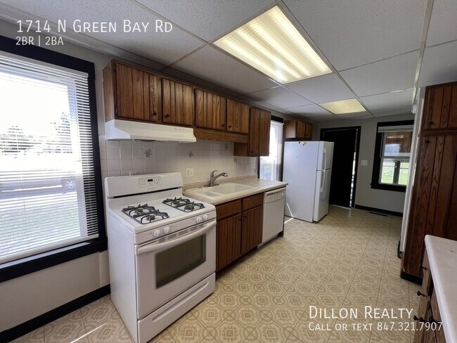 Building Photo - 1714 N Green Bay Rd