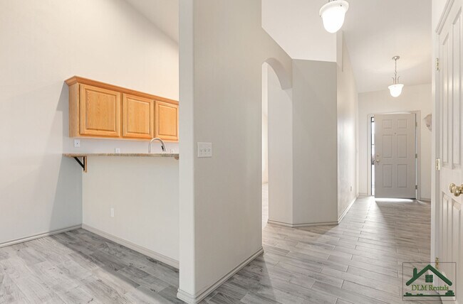 Building Photo - 7110 Willow Pl