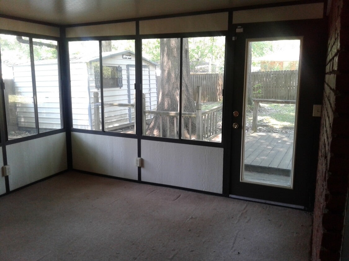 Building Photo - 4 Success is now offering this spacious 3 bedroom home.