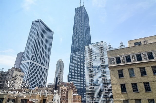 Building Photo - 910 N Lake Shore