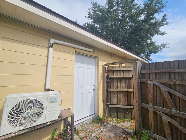 Building Photo - 155 Toluca Dr