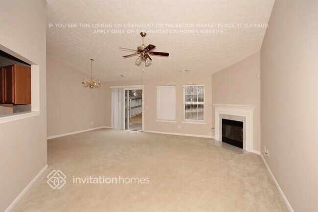 Building Photo - 302 Meadows Ln