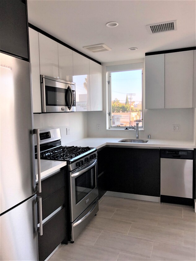 Foto principal - 1750 Sawtelle Blvd