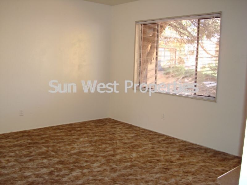 Building Photo - 605 N Orchard Ave