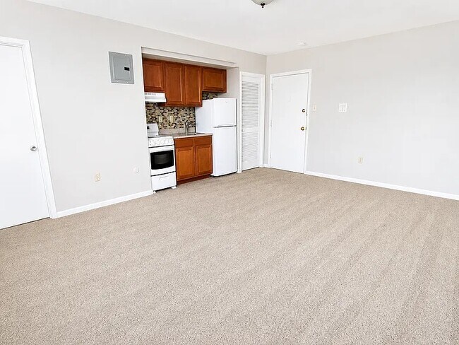 Estudio en University Place: ¡Disponible en agosto! - Oakland Apartments