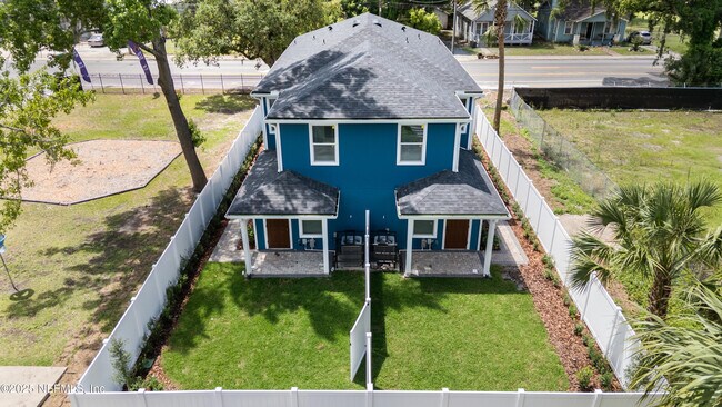 Building Photo - 3229 Lenox Ave