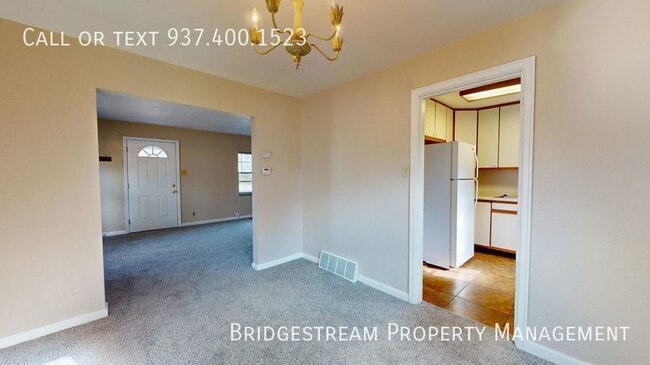 Building Photo - Large 2 bedroom, 1 bath double with baseme...