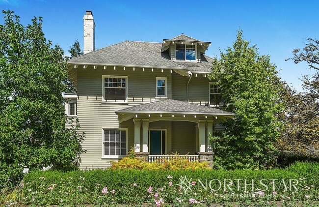 Building Photo - Live in a National Historic Home