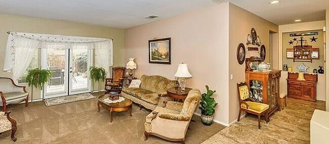 Building Photo - Beautiful Single-Story  4 Bed / 3 Bath Hom...