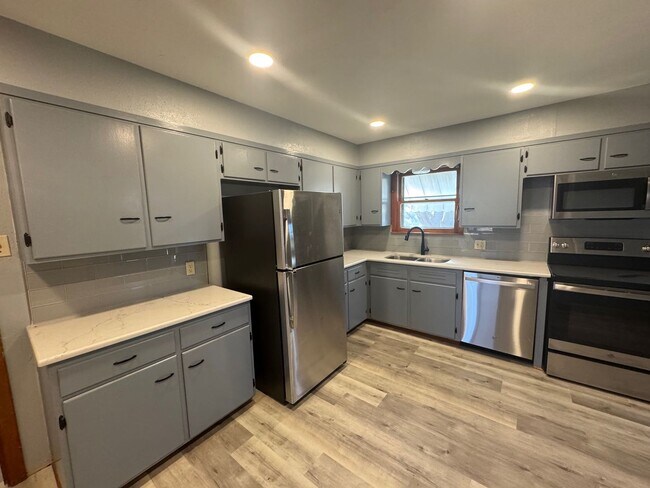 Foto del edificio - 2218 Rosewood Dr