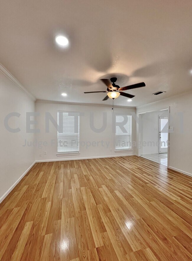 Building Photo - Stunning 2-Story 4/2.5/2 With Fireplace In...