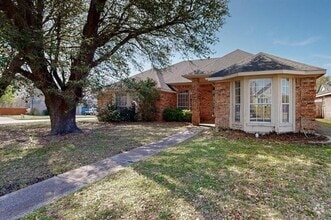 Building Photo - 202 Willow Creek Dr