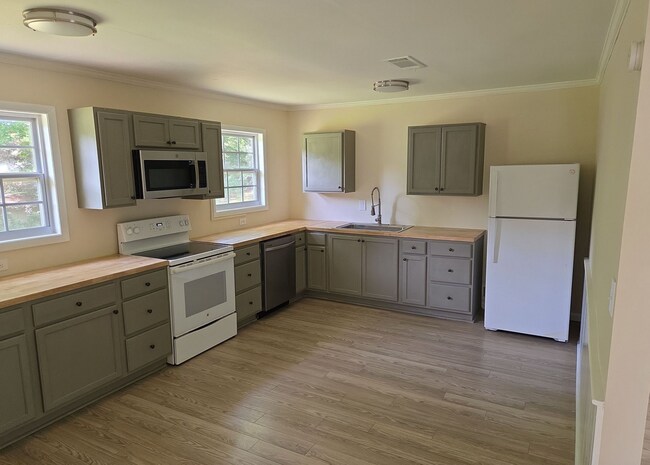 Building Photo - 48 Deerhunter Ln