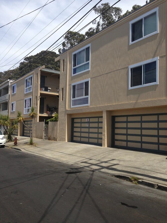 Building Photo - 755 Templeton Ave