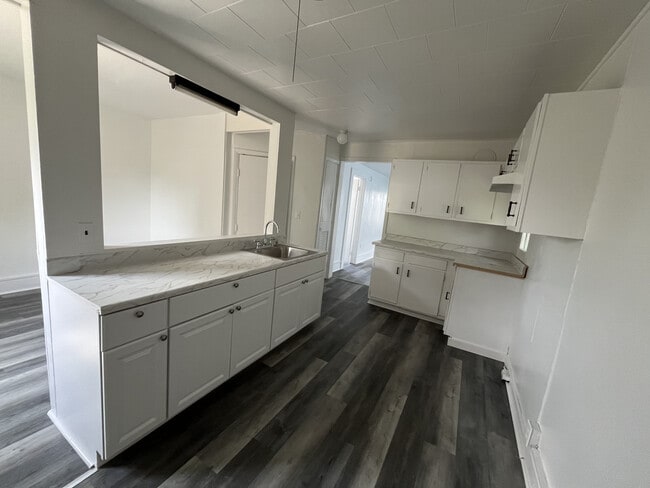 Kitchen - 20 Livingston St