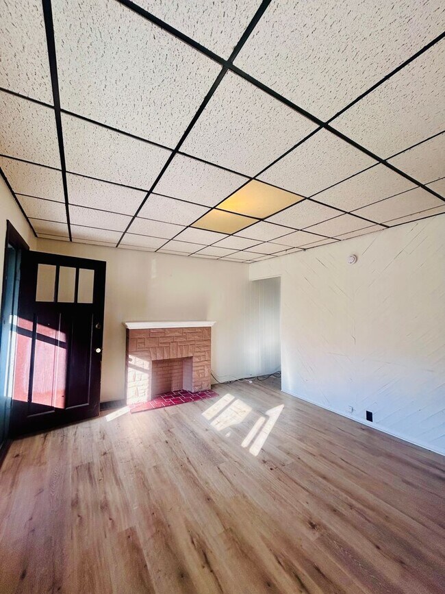 Foto del edificio - 2 Bedroom Home with bonus room !