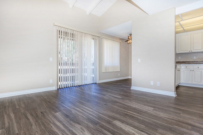 Building Photo - Raintree Apartment Homes