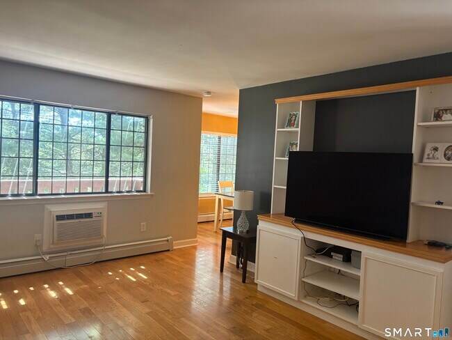 Foto del edificio - 125 Warner Hill Rd