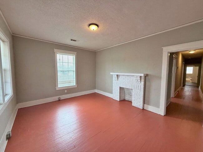 Photo - Renovated 2 bedroom Duplex NOW AVAILABLE!! ~ Minutes from midtown/downtown Memphis House