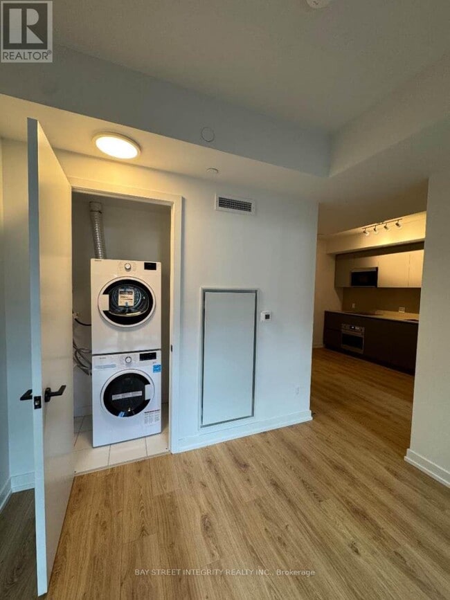 Building Photo - 35 Parliament St