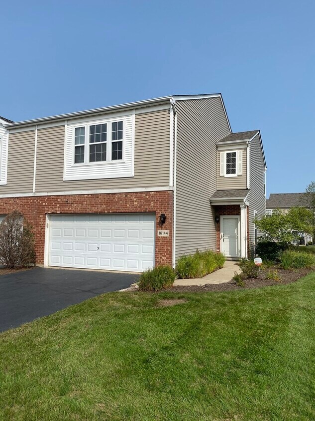 16144 Bent Grass Dr, Lockport, IL 60441 Townhome Rentals in Lockport