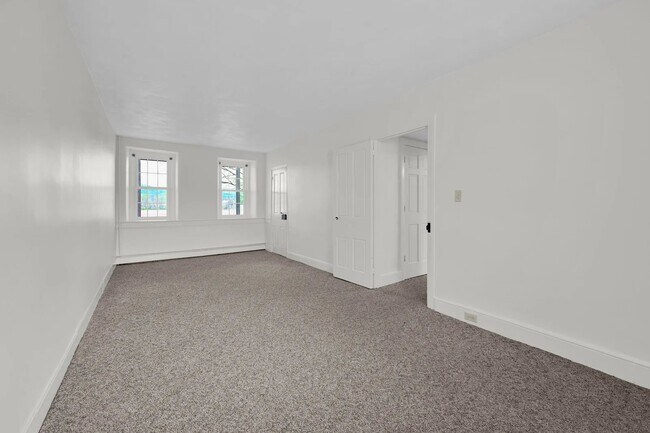 Building Photo - 709 Schaeffer Rd