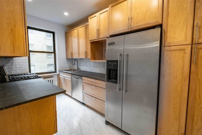 Foto del edificio - 131 Kensington Ave