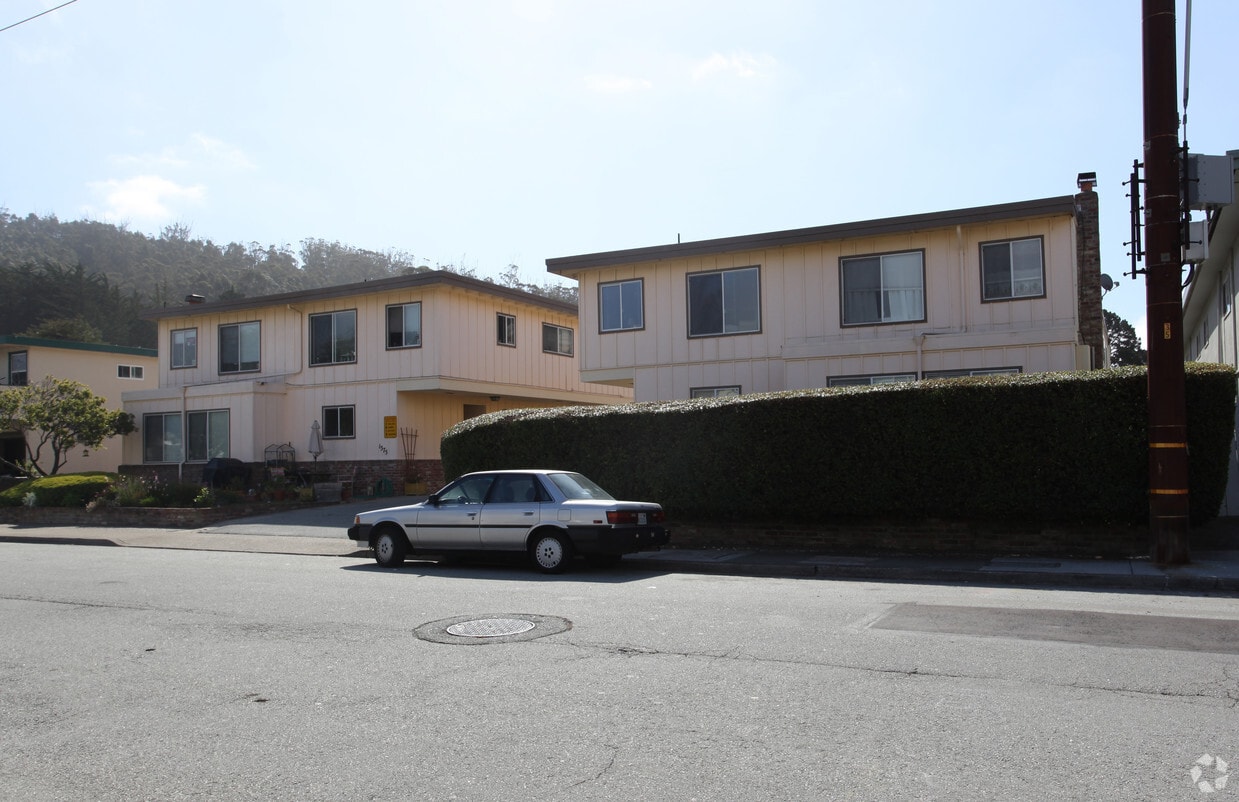 Building Photo - 1375 Adobe Dr