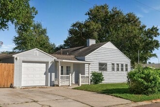 Building Photo - 949 57th Ave N