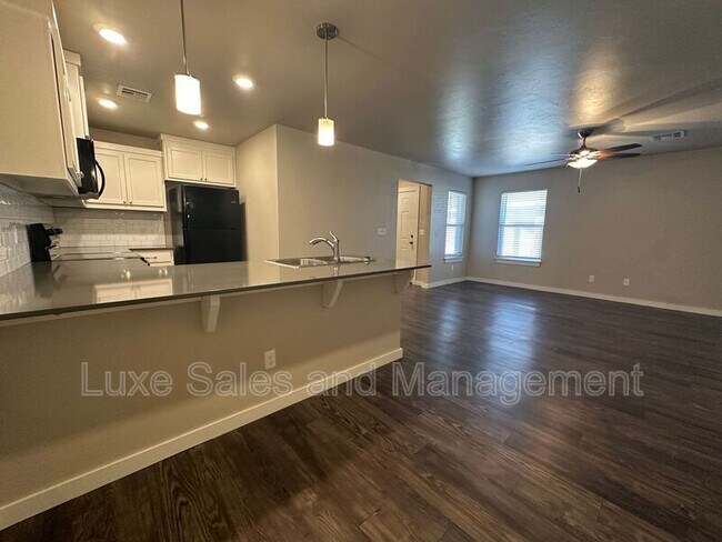 Foto del edificio - 757 SW 13th St