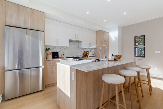 Photo du bâtiment - 32110 Hillcrest Av