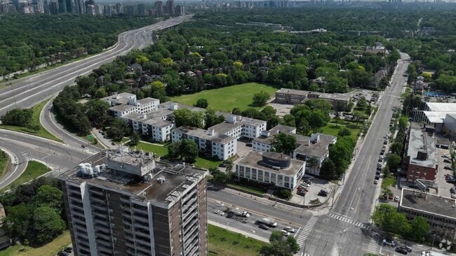  - 2175 Avenue Road