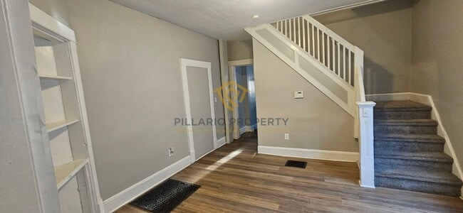 Foto del edificio - 3329-3331 Boulevard Place
