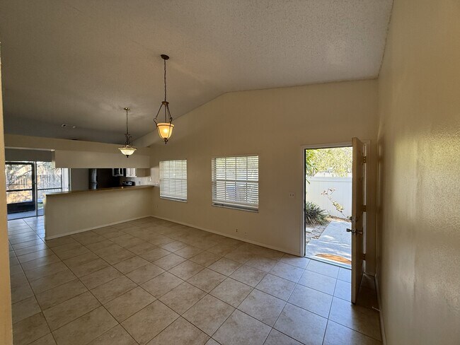 Foto del edificio - 945 Burlwood St