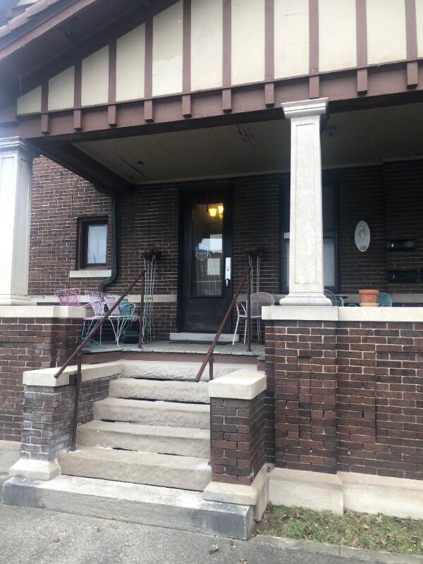 1330 Virginia St E Unit 5, Charleston, WV 25301 Room for Rent in