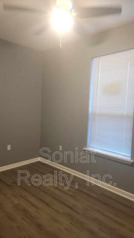 Building Photo - 1725 Nunez St