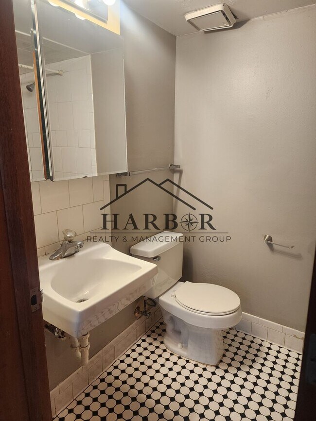Foto del edificio - 204 11th Ave NW