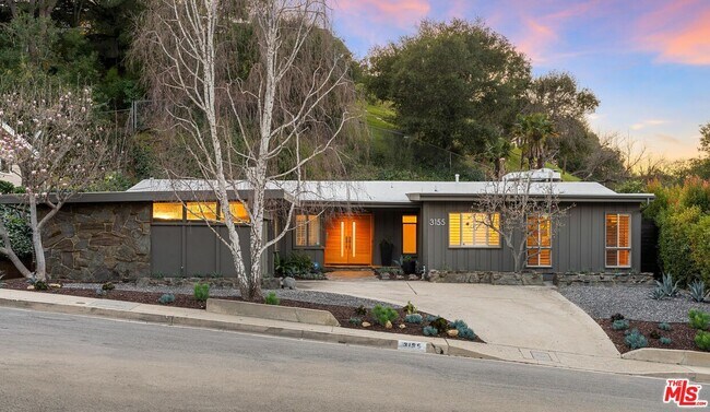 Building Photo - 3155 Dona Maria Dr