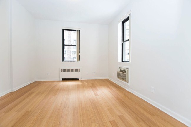 Foto del edificio - 314 W 58th St