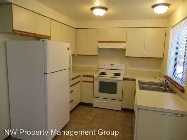 Building Photo - 10431 Holly Dr