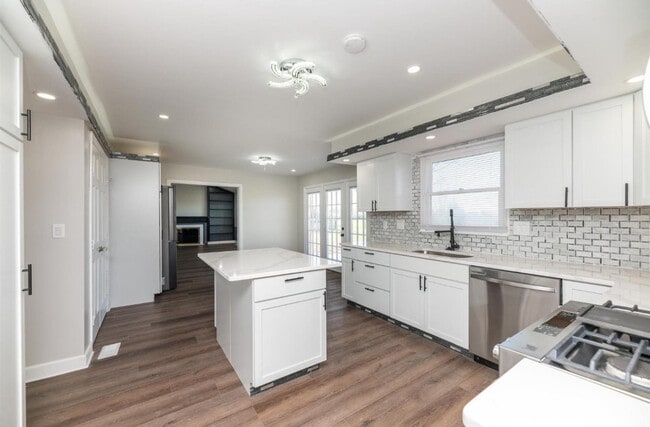 Building Photo - 8237 Eagle Ridge Dr