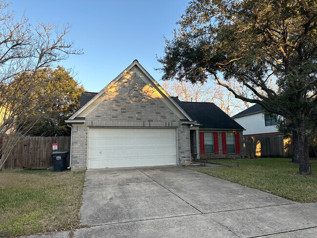 Building Photo - 3909 Greenwood Dr