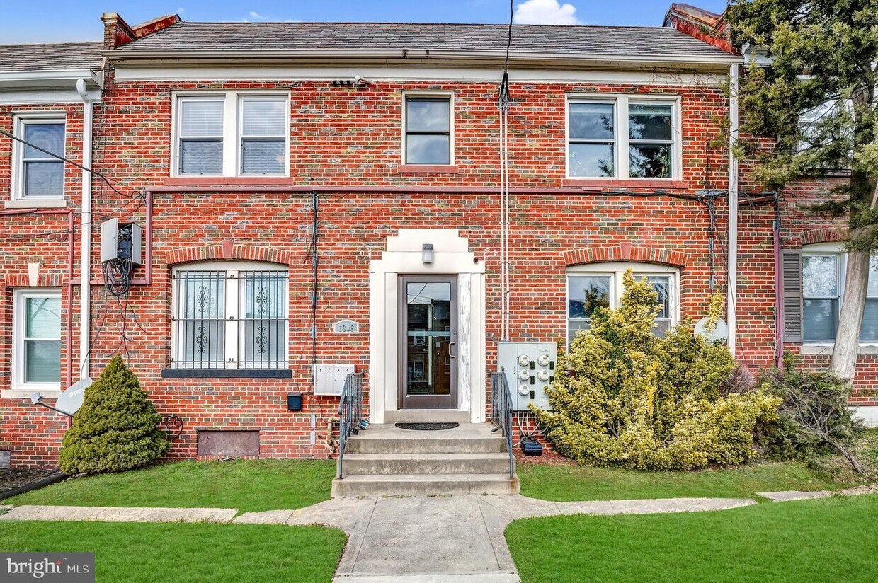 Foto principal - 1308 Bryant St NE