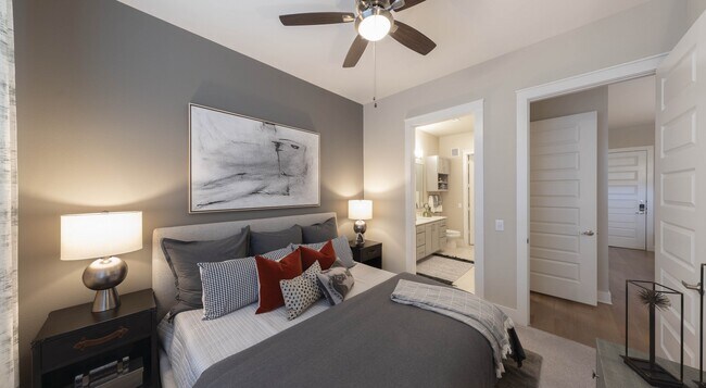 Building Photo - Move In Today – 1 Month Free Available!
