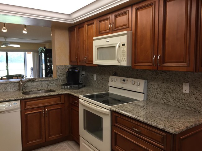 Building Photo - 5054  Golfview Court 1514