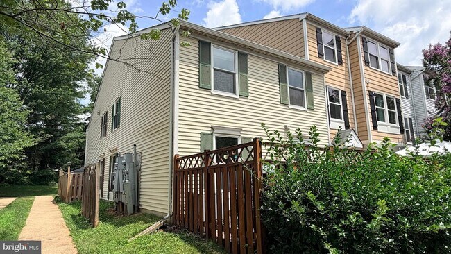 Photo - 40 Whitechurch Court Unit Townhome